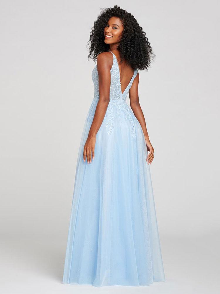 A-Line Princess Light Blue V-Neck Ball Gown Sleeveless Backless Applique Formal Evening Dresses