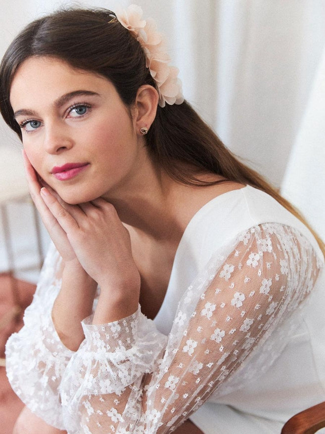 White Short Wedding Dress V-Neck Long Sleeves Short Bridal Gowns