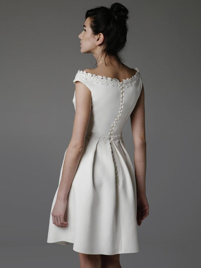 Short Wedding Dresses Short Bateau Neck Sleeveless A-Line Natural Waist Satin Bridal Dresses