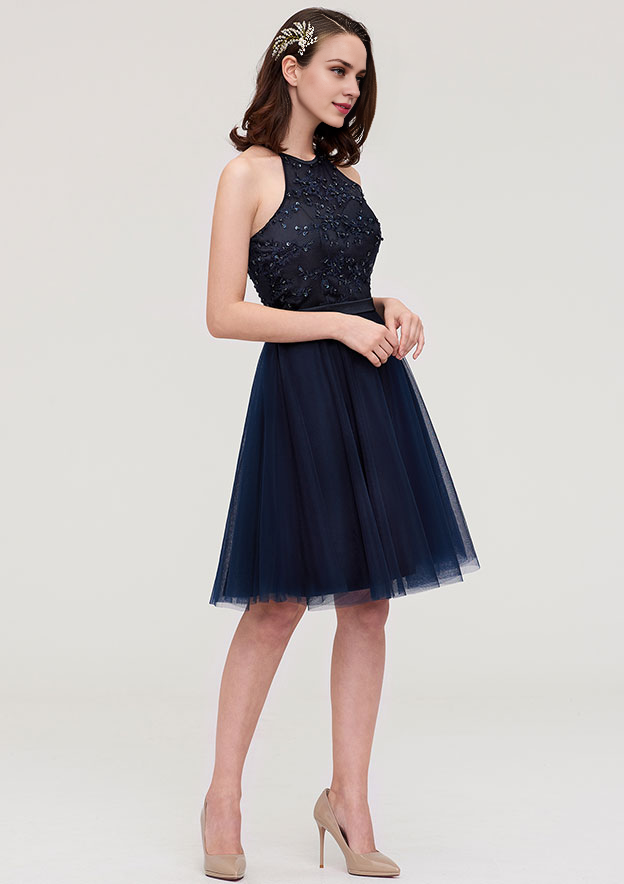 A-line Halter Sleeveless Knee-Length Tulle Bridesmaid Dress Cocktail Dresses With Sequins Appliqued Sashes