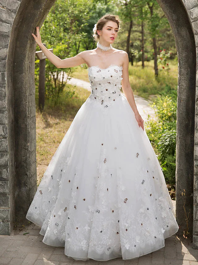 Ball Gown Wedding Dresses Sweetheart Neckline Floor Length Lace Tulle Sleeveless with Lace Appliques Flower