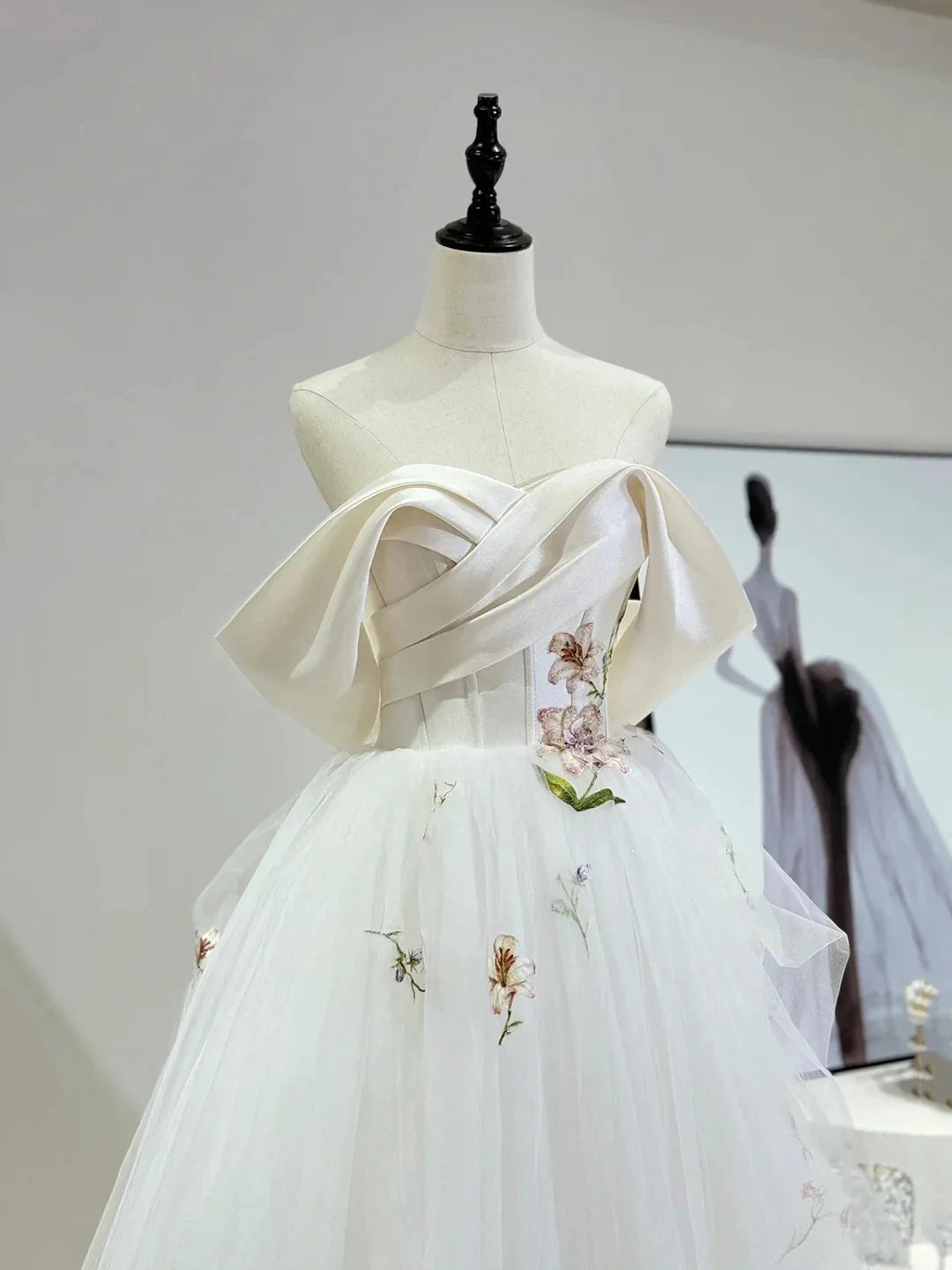 Beautiful Tulle Lace Long Prom Dress Off the Shoulder Evening Party Dress
