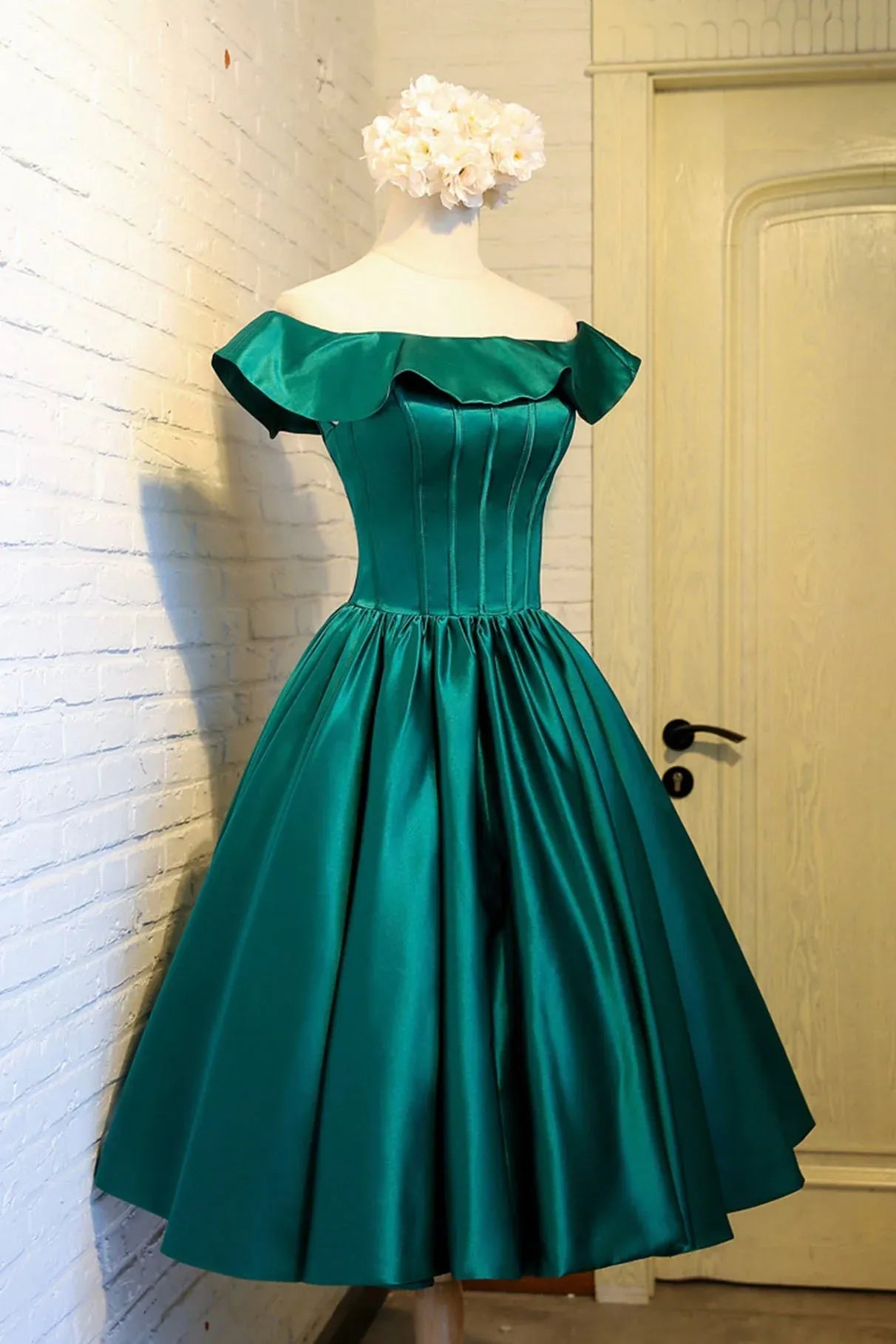 Cute A-Line Off the Shoulder Sleeveless Lace Up Knee Length Prom Dress