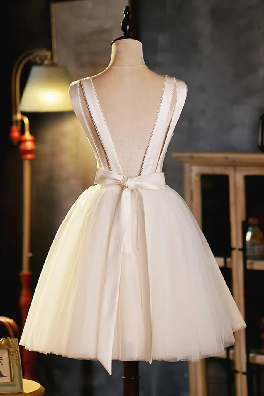 Elegant A-Line V Neck Sleeveless Backless Short-Mini Homecoming Dress for ladies