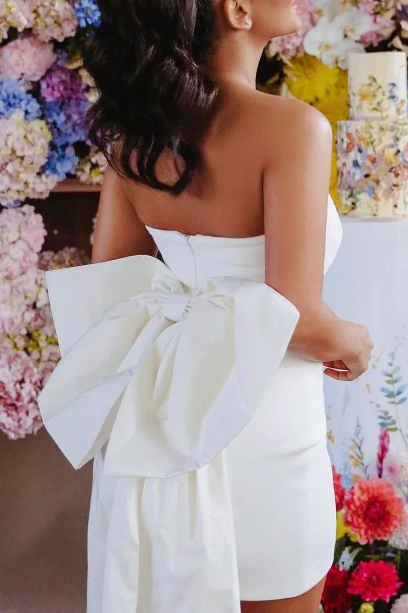 Elegant Tight Strapless Sleeveless Back Bow Pleated Satin Short-Mini Homecoming Dress