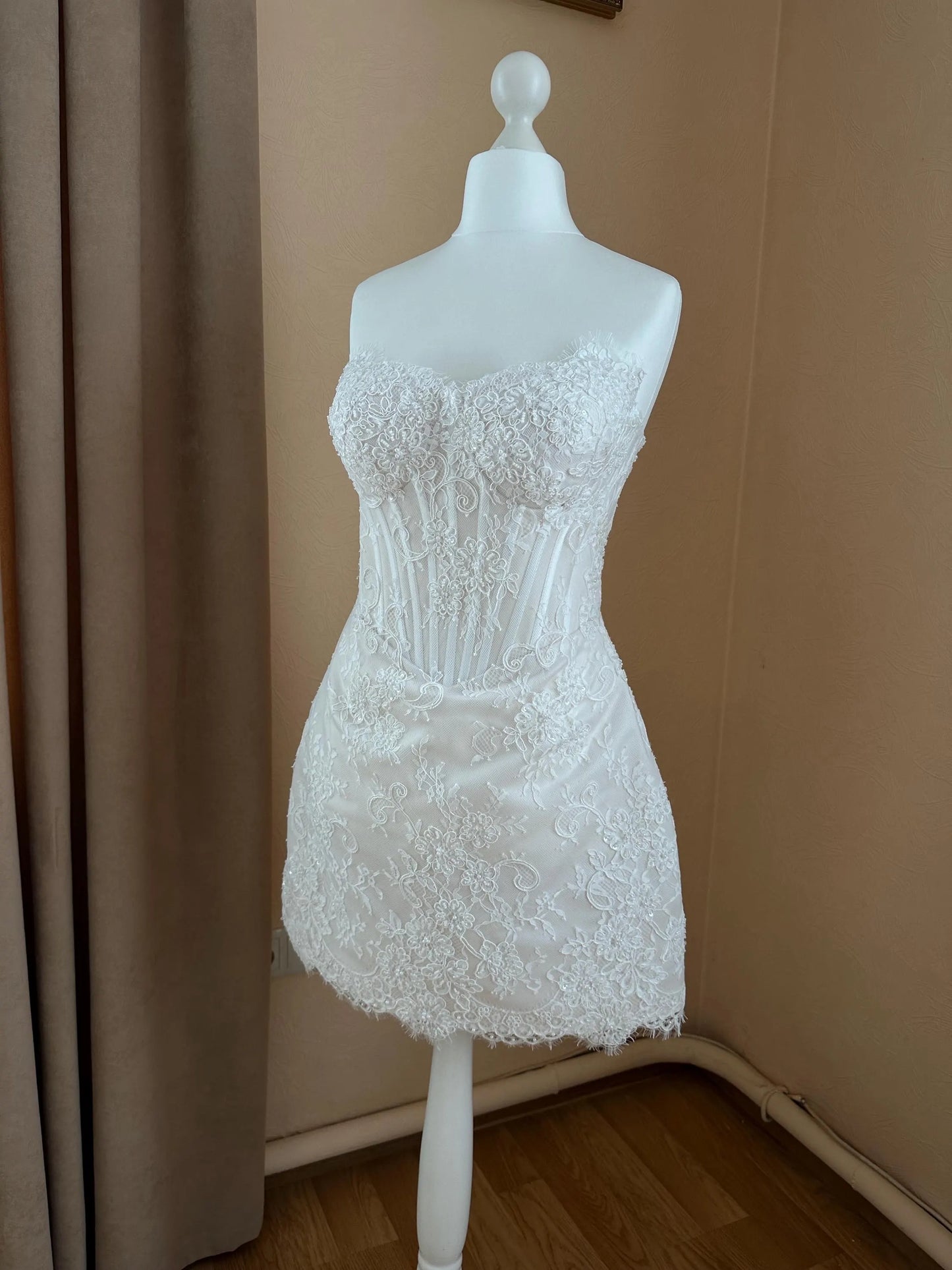 Elegant Sheath Sweetheart Off-Shoulder Long Sleeve Corset Lace Ivory Mini Homecoming Dress