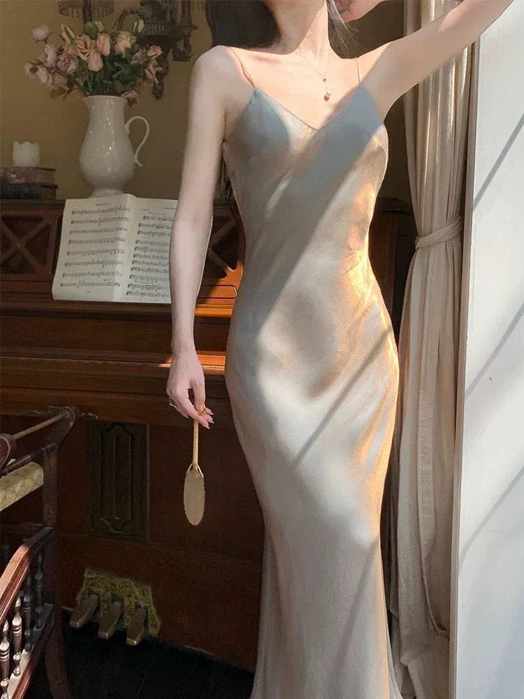 Ethereal Mermaid V-Neck Sleeveless Shimmering Champagne Maxi Prom Dress for Women Hot Sale