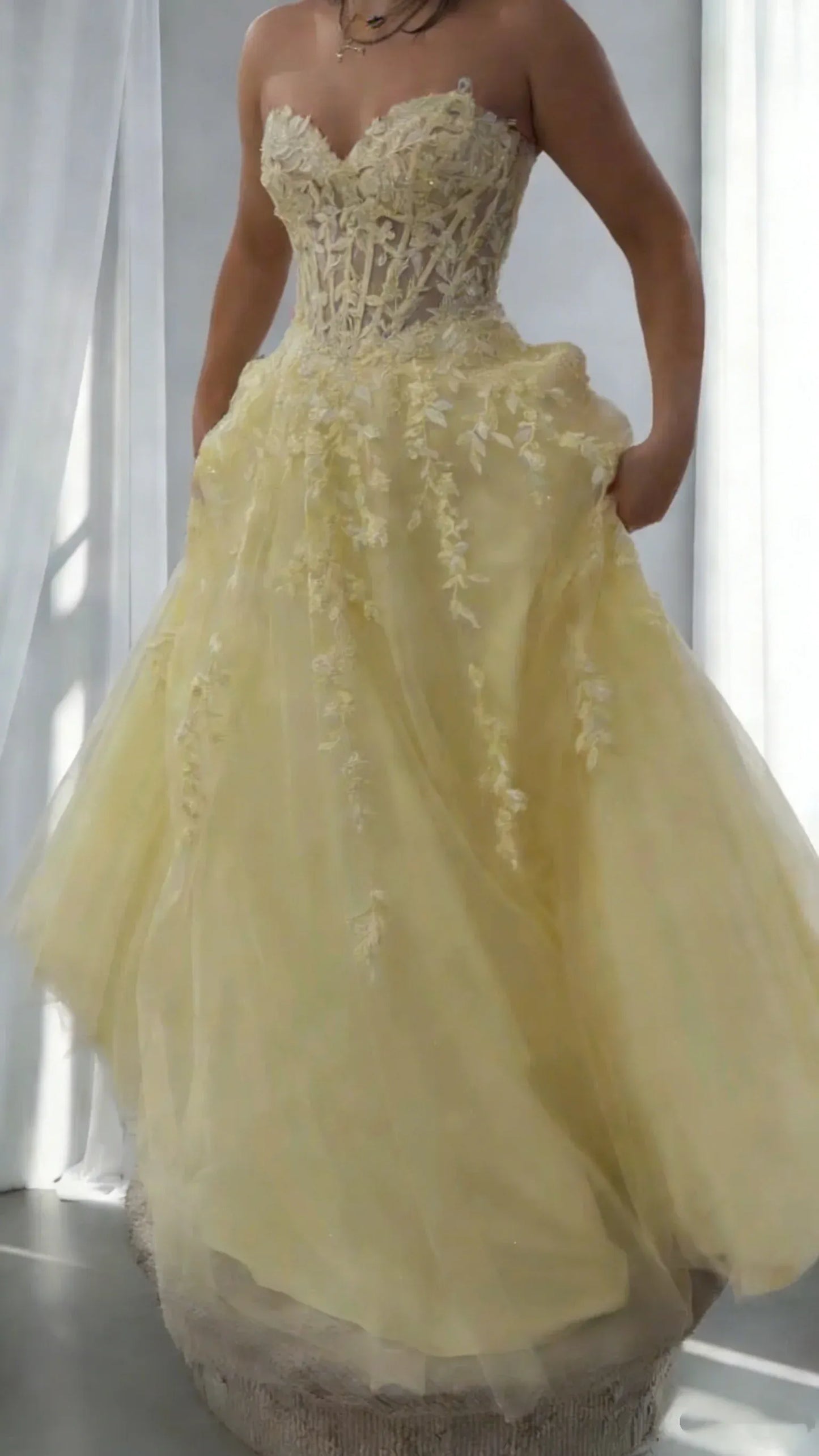 Glamorous Ball Gown Strapless Embroidered Tulle Maxi Prom Dress