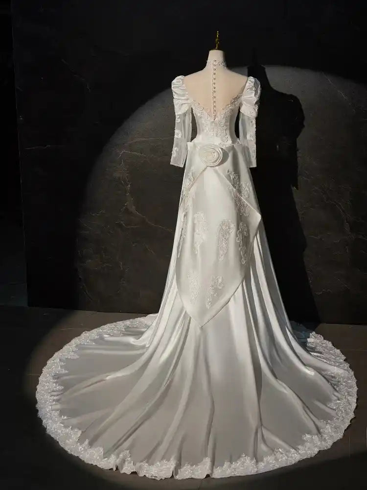 Gorgeous Vintage Satin Long Sleeves Appliques Wedding Dresses