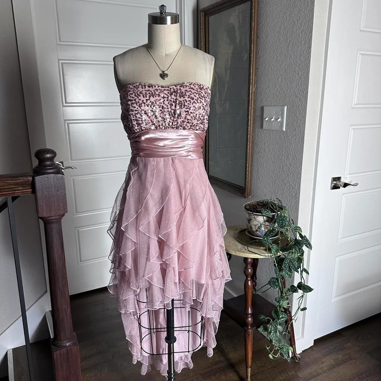 Graceful A-Line Strapless Sleeveless Pleated Sequins Short-Mini Homecoming Dress