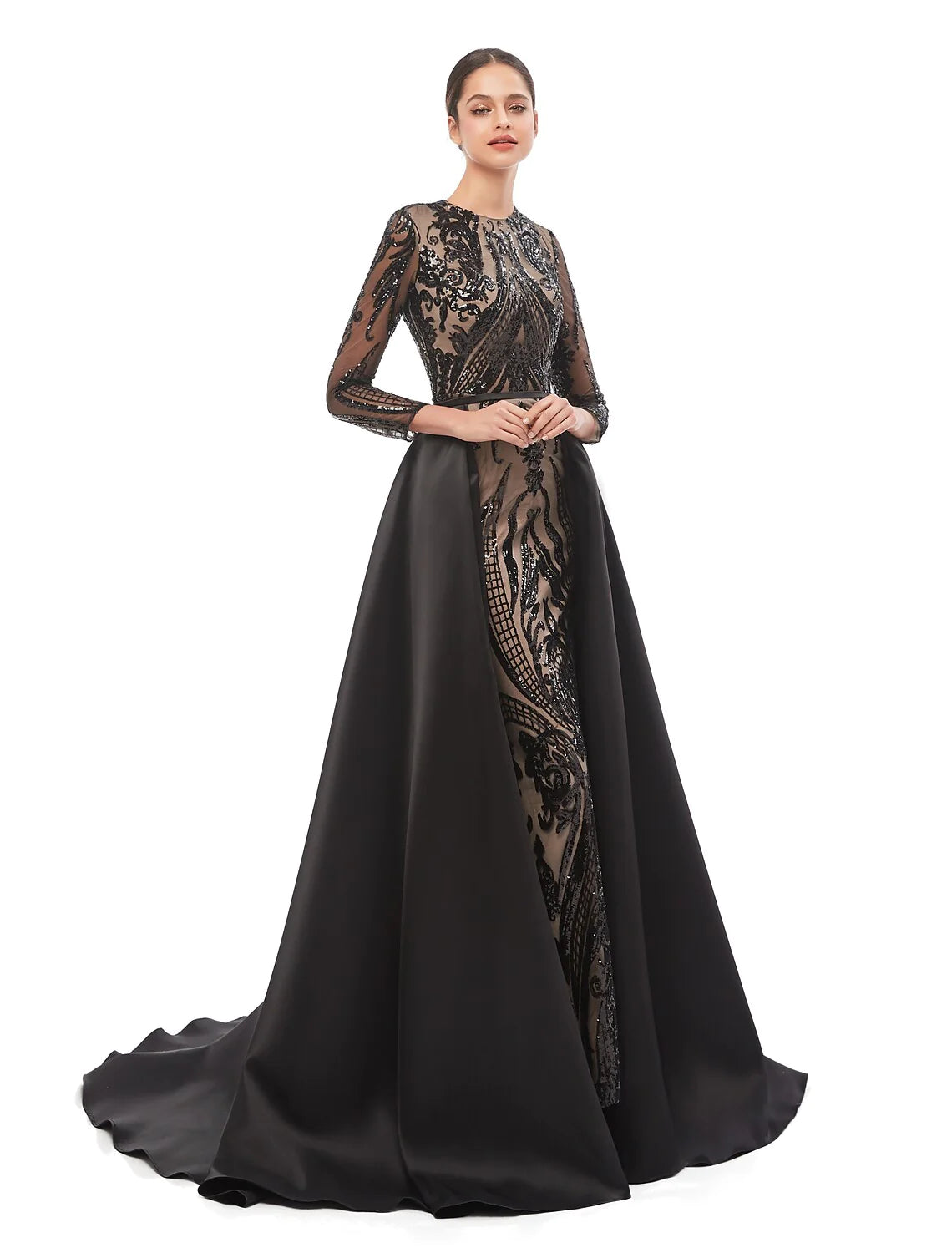 Model posing gracefully in the mermaid trumpet formal evening gown.