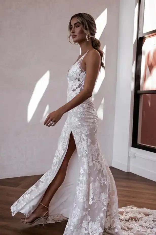 Luxurious Mermaid V Neck Lace Wedding Dresses with Slit