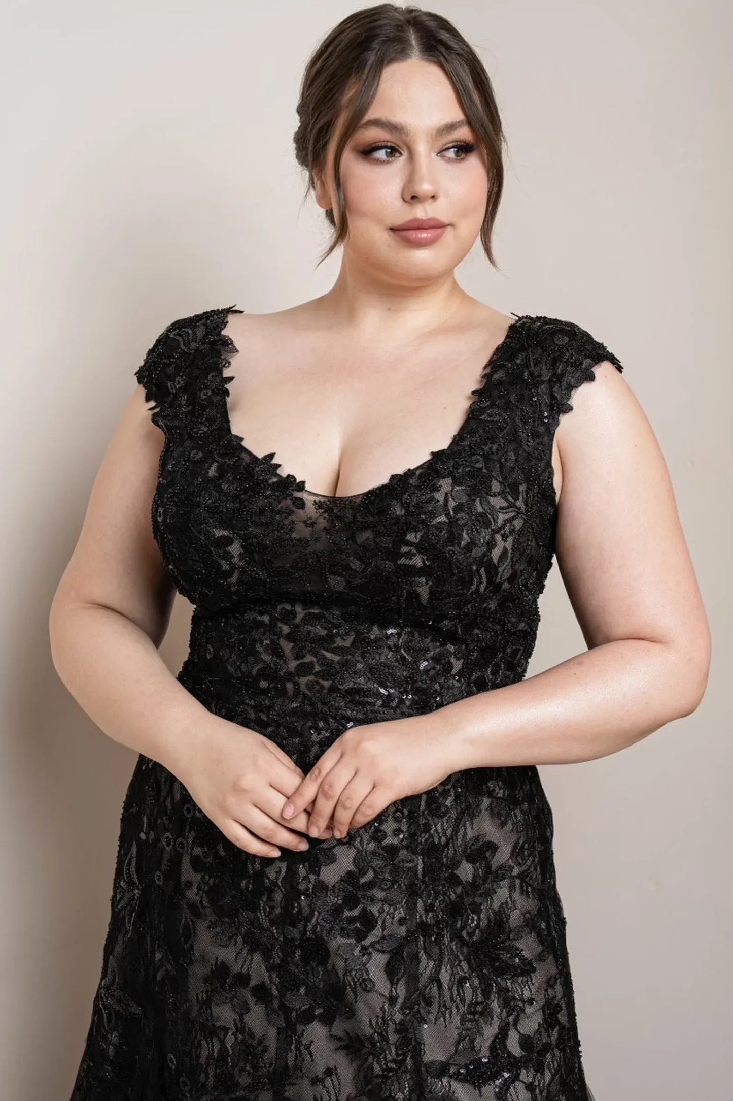 Plus Size Mermaid Scoop-Neck Lace Beaded Black Floor-Length Formal Evening Dress