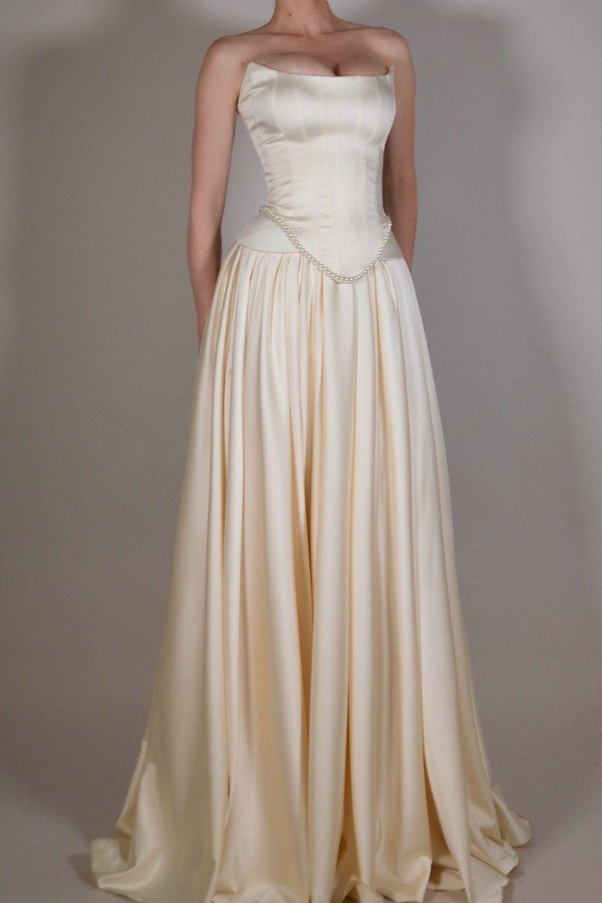 Quyihu Dress Exquisite Satin Ivory Sleeveless Strapless Long Pleated Prom Dress with Beadings Evening Dress
