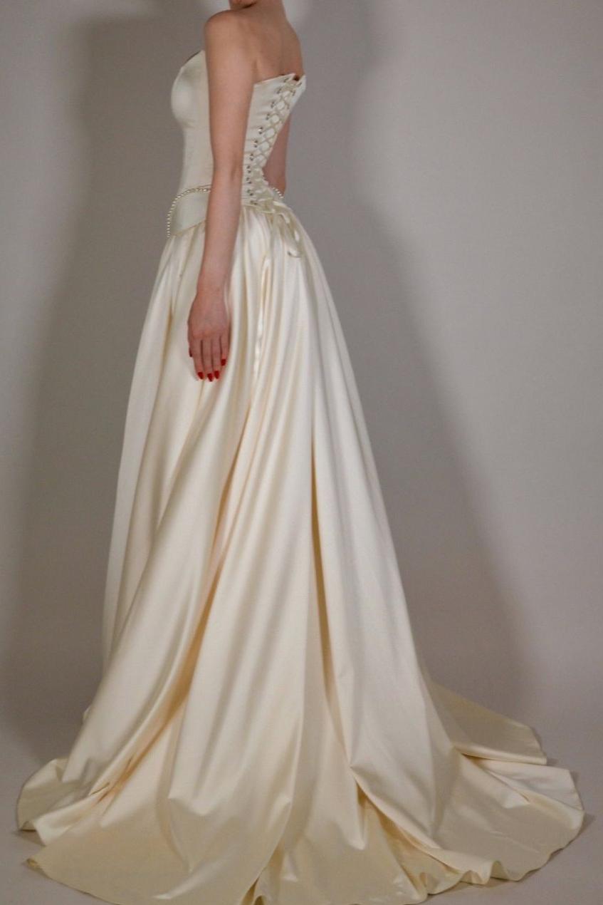 Quyihu Dress Exquisite Satin Ivory Sleeveless Strapless Long Pleated Prom Dress with Beadings Evening Dress
