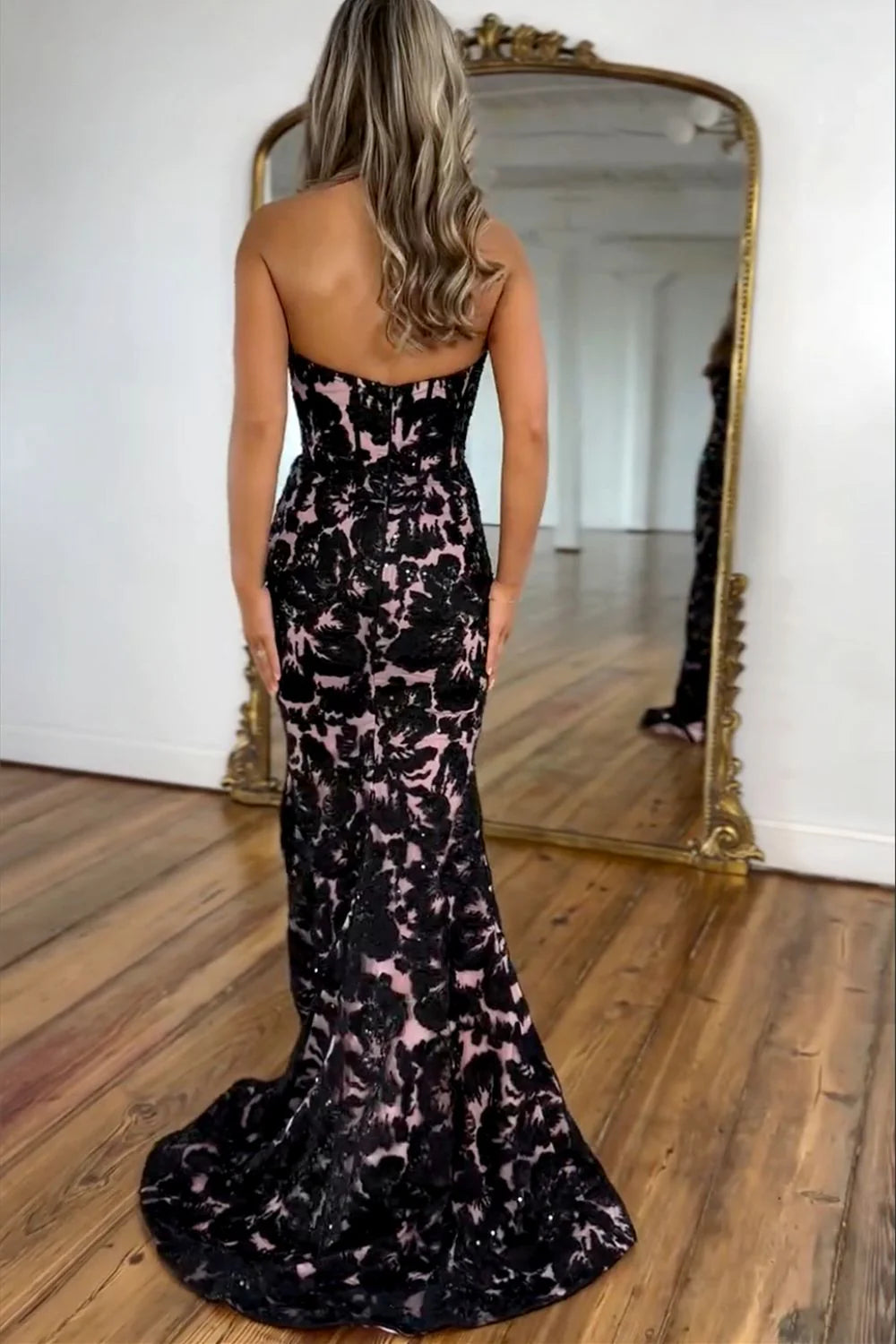 Quyihu Dress Gorgeous Black Mermaid Sweetheart Long Prom Dress with Appliques and Slit