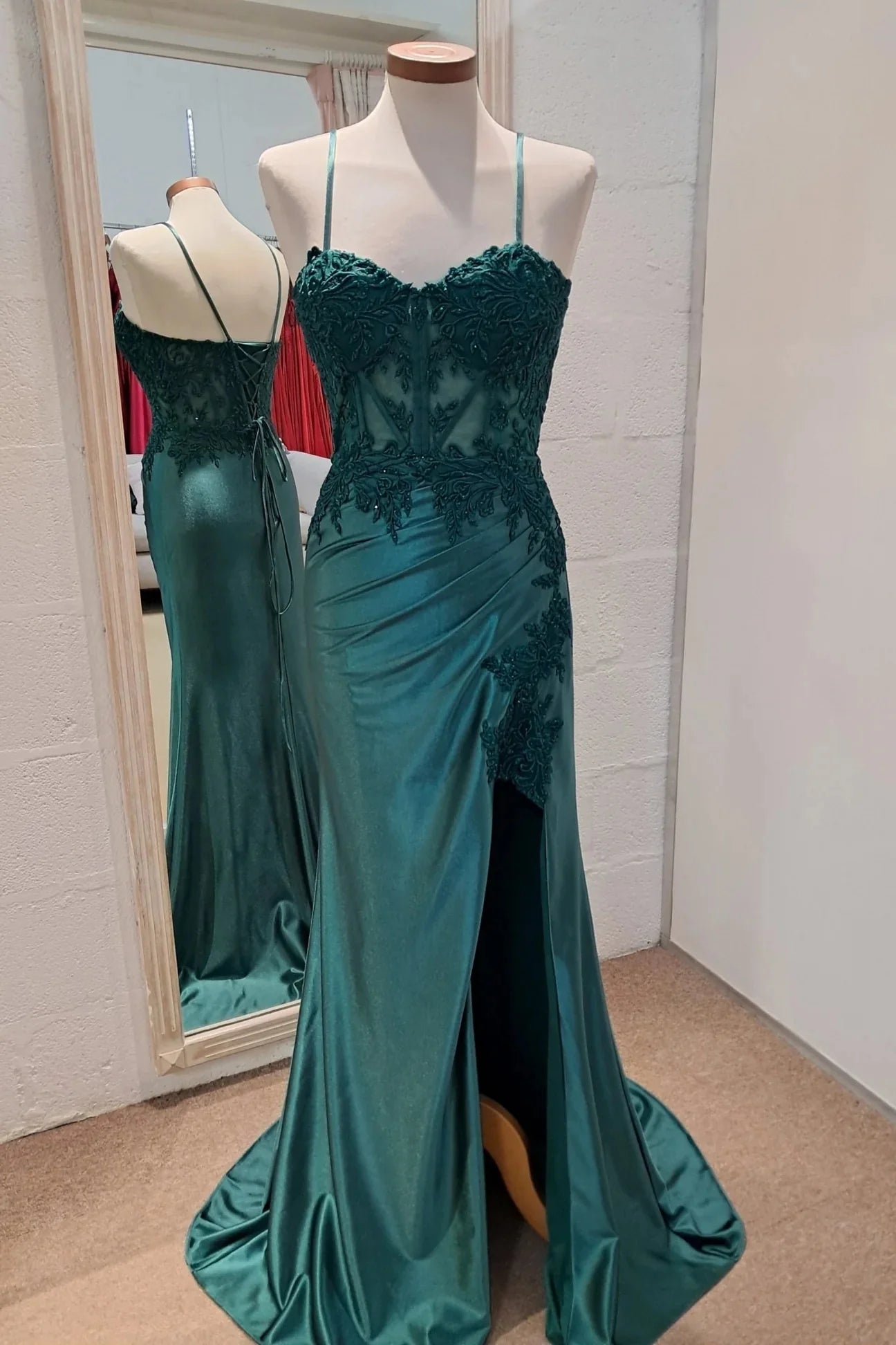 Quyihu Dress Sweetheart Red Appliques Long Dress with Slit Prom Dress