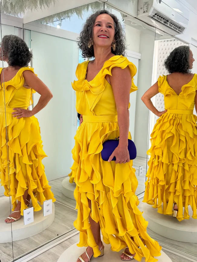 Quyihu Dress Yellow Sheath V Neck Ruffle Satin Long Prom Dress Evening Dress Sleeveless Mother of the Bride Dress