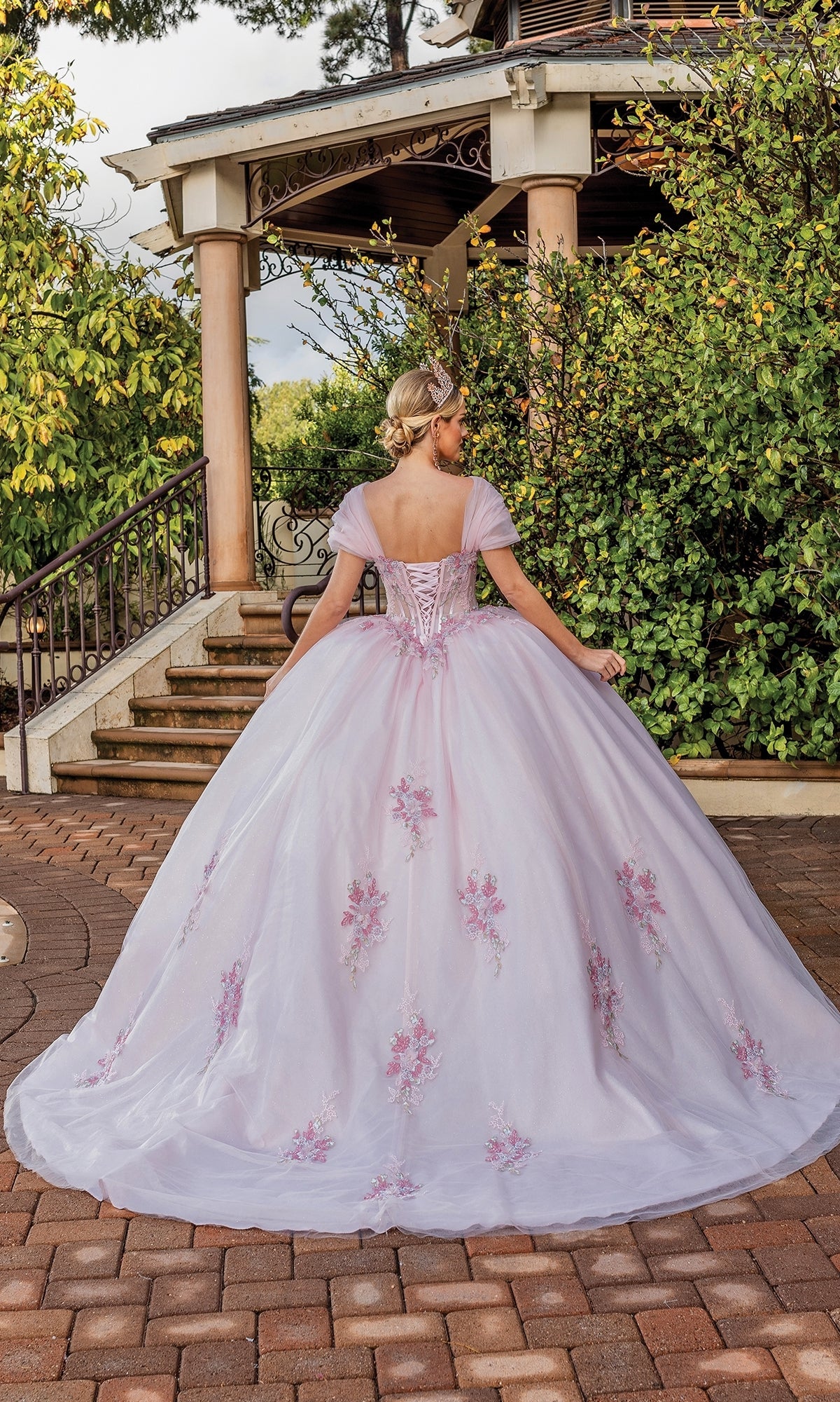 Quyihu Quinceanera Dress Blush Short Sleeve A-line Ball Gown With Sweetheart Neckline Formal Wear Dresses