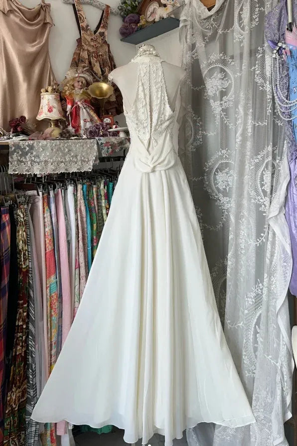 Romantic A-line Halter Neck Sleeveless Beaded White Maxi Prom Dress for Women Custom