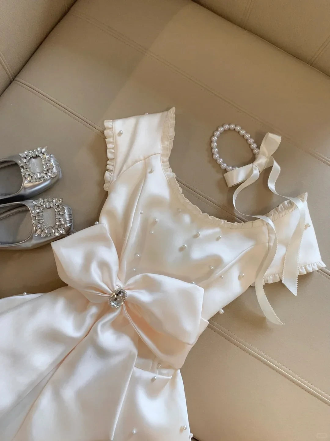Stunning A-Line Sweetheart Pearl Bow Satin Ivory Mini Homecoming Dress
