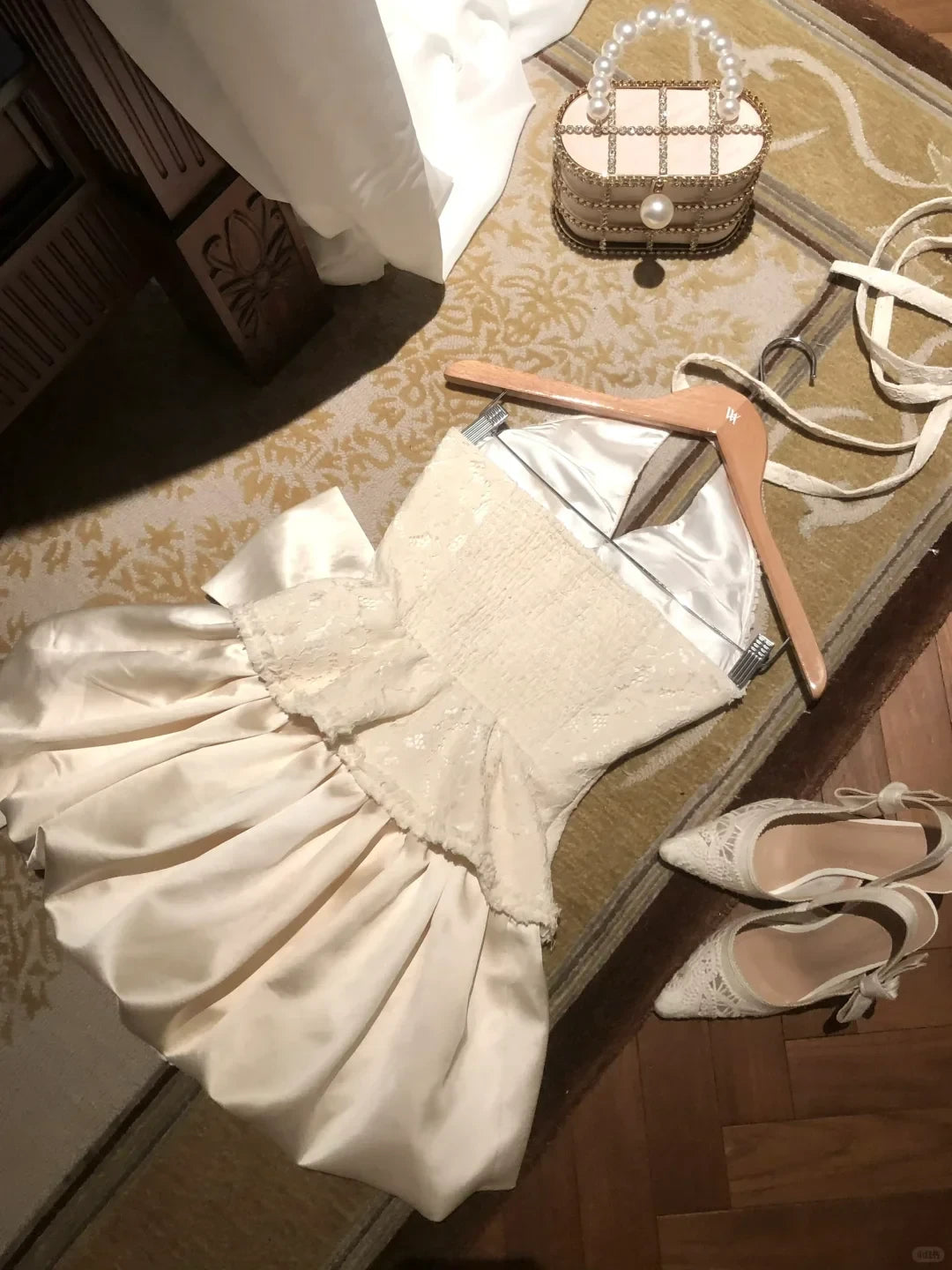 Stylish A-Line Halter Bow-Accent Lace Satin Ivory Mini Homecoming Dresses