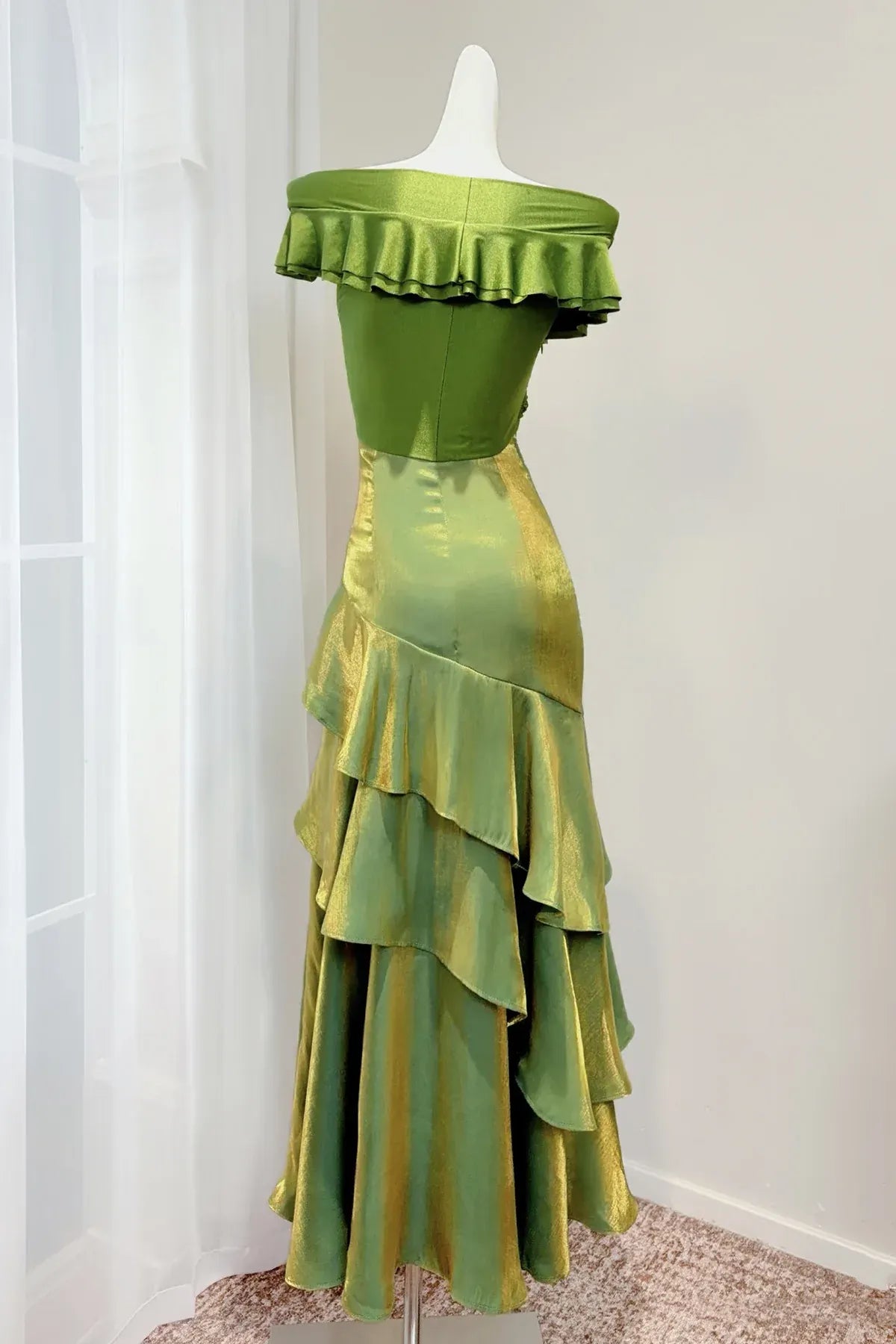 Unique Mermaid Off The Shoulder Sleeveless Satin Floor-Length Party Dress
