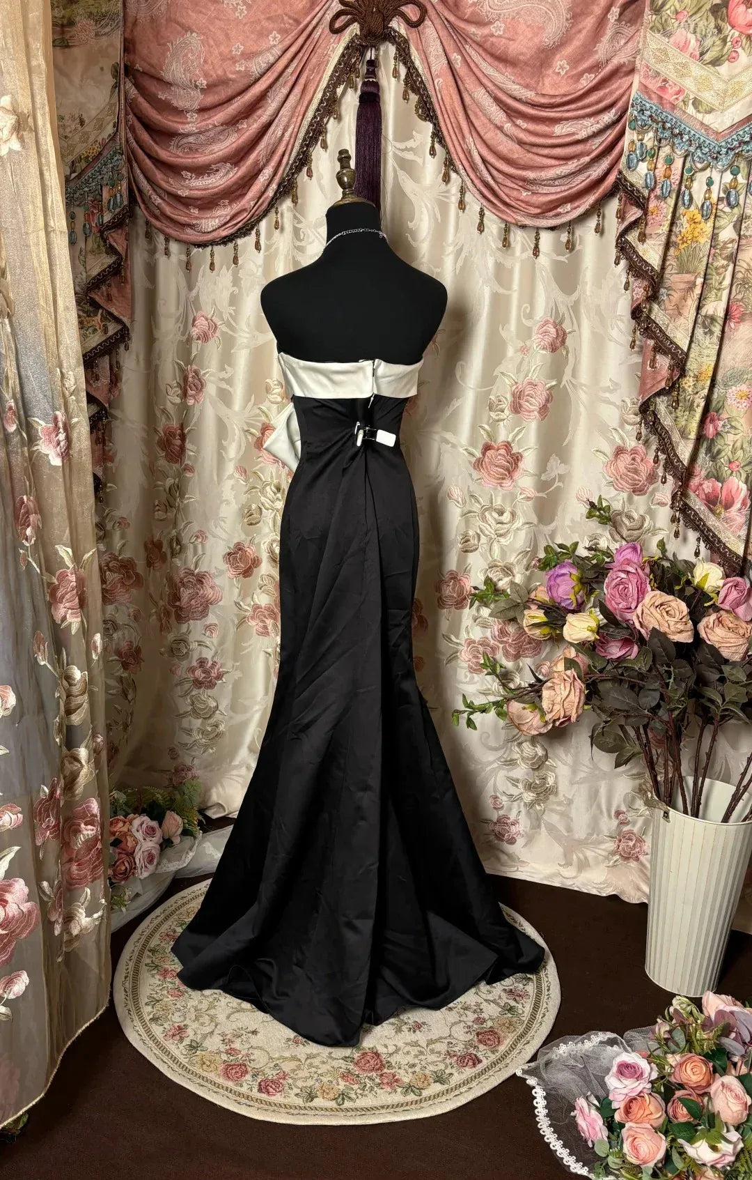 Vintage Sheath Strapless Bow-Accent Satin Black-White Maxi Evening Dress for Women