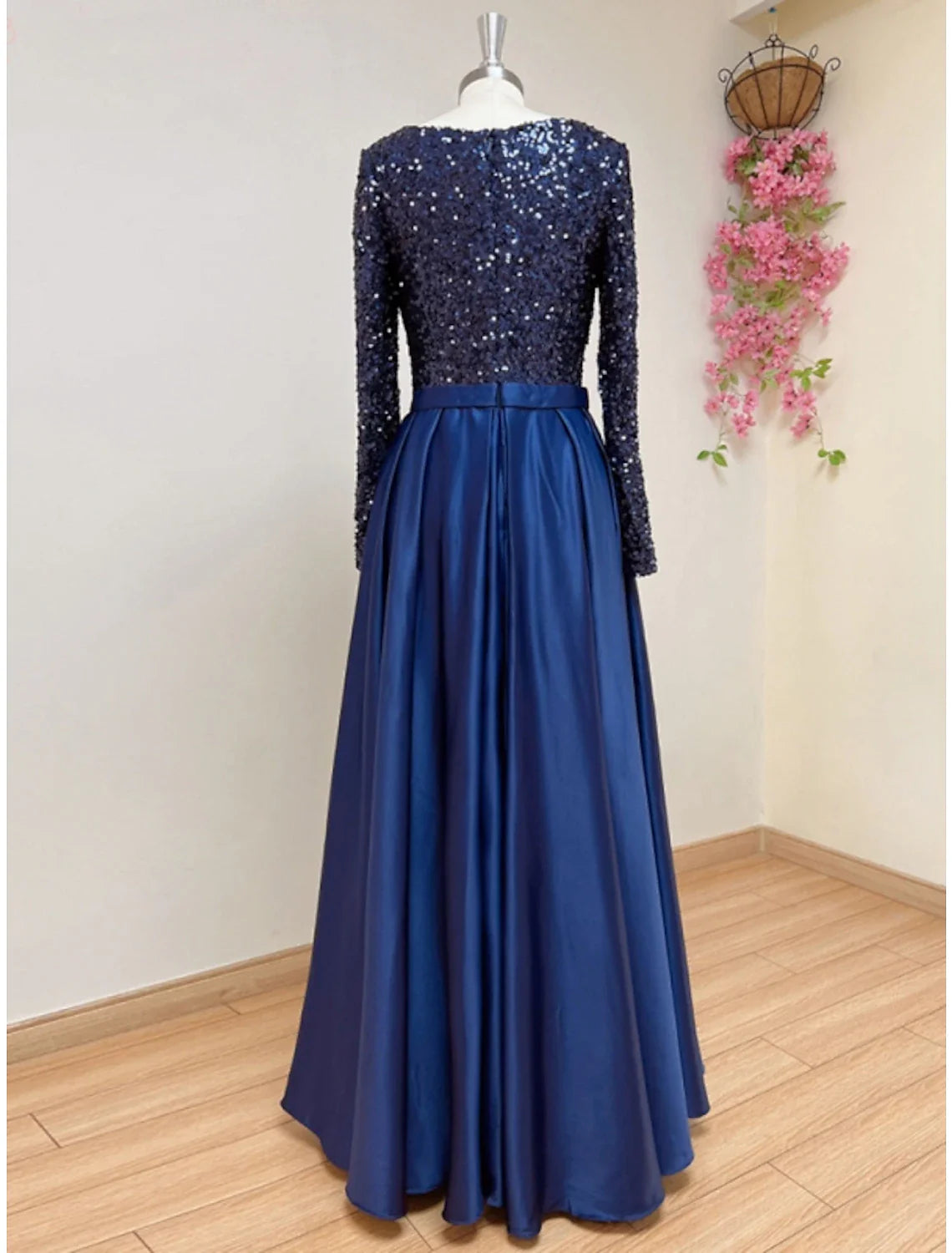 A-Line Evening Gown Sparkle & Shine Black Dress Formal Fall Sweep / Brush Train Long Sleeve Square Neck Satin with Glitter Pleats