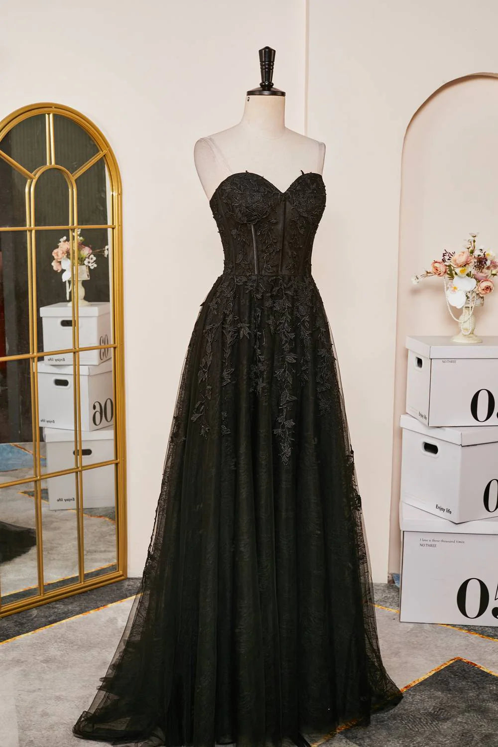 A-Line Sweetheart Black Corset Lace-Up Tulle Long Prom Dress with Appliques