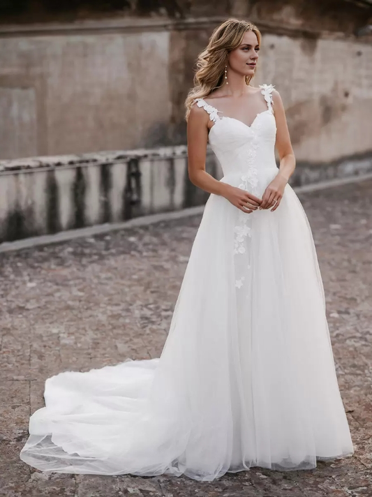 Lace Wedding Dress With Train A-Line Sleeveless Tulle Sweetheart Neck Bridal Gowns