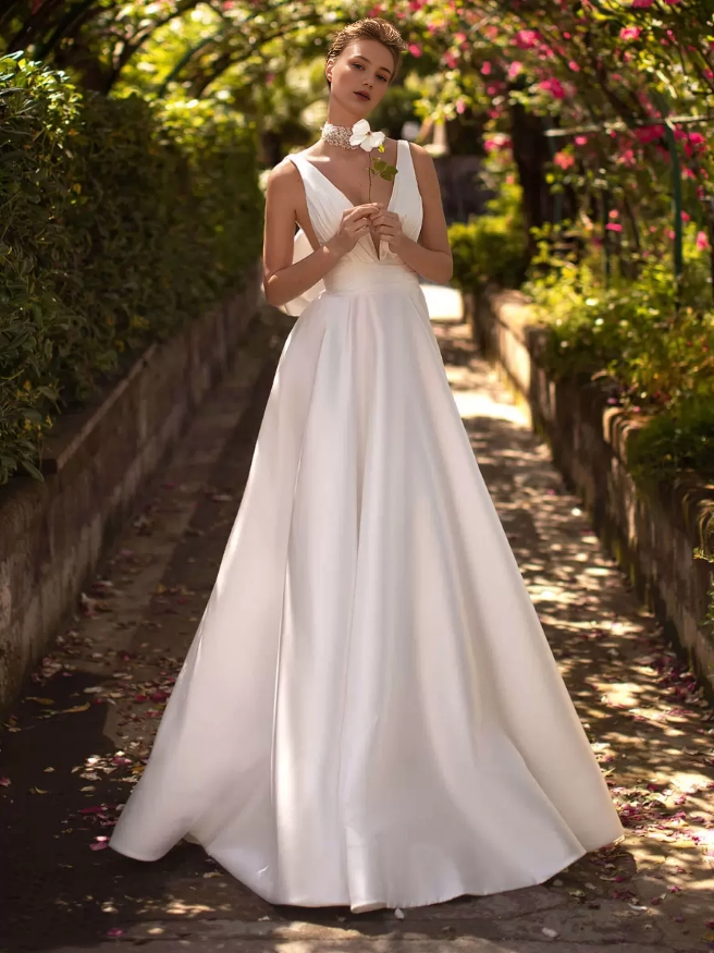 Vintage Wedding Dress V-Neck Sleeveless Natural Waist Satin With Train Bows Bridal Gowns
