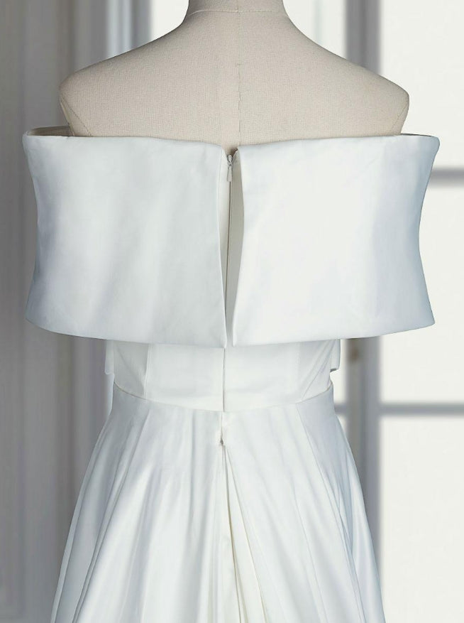 Vintage Wedding Dresses Off-The-Shoulder Short Sleeves Satin Fabric With Train Bridal Dress