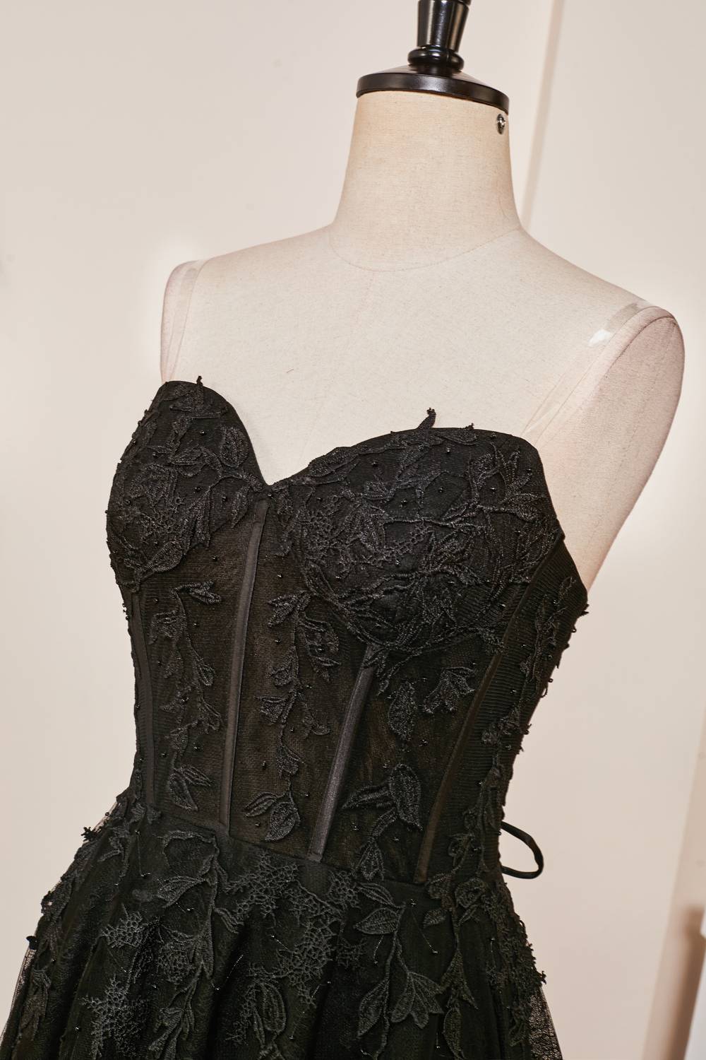 A-Line Sweetheart Black Corset Lace-Up Tulle Long Prom Dress with Appliques
