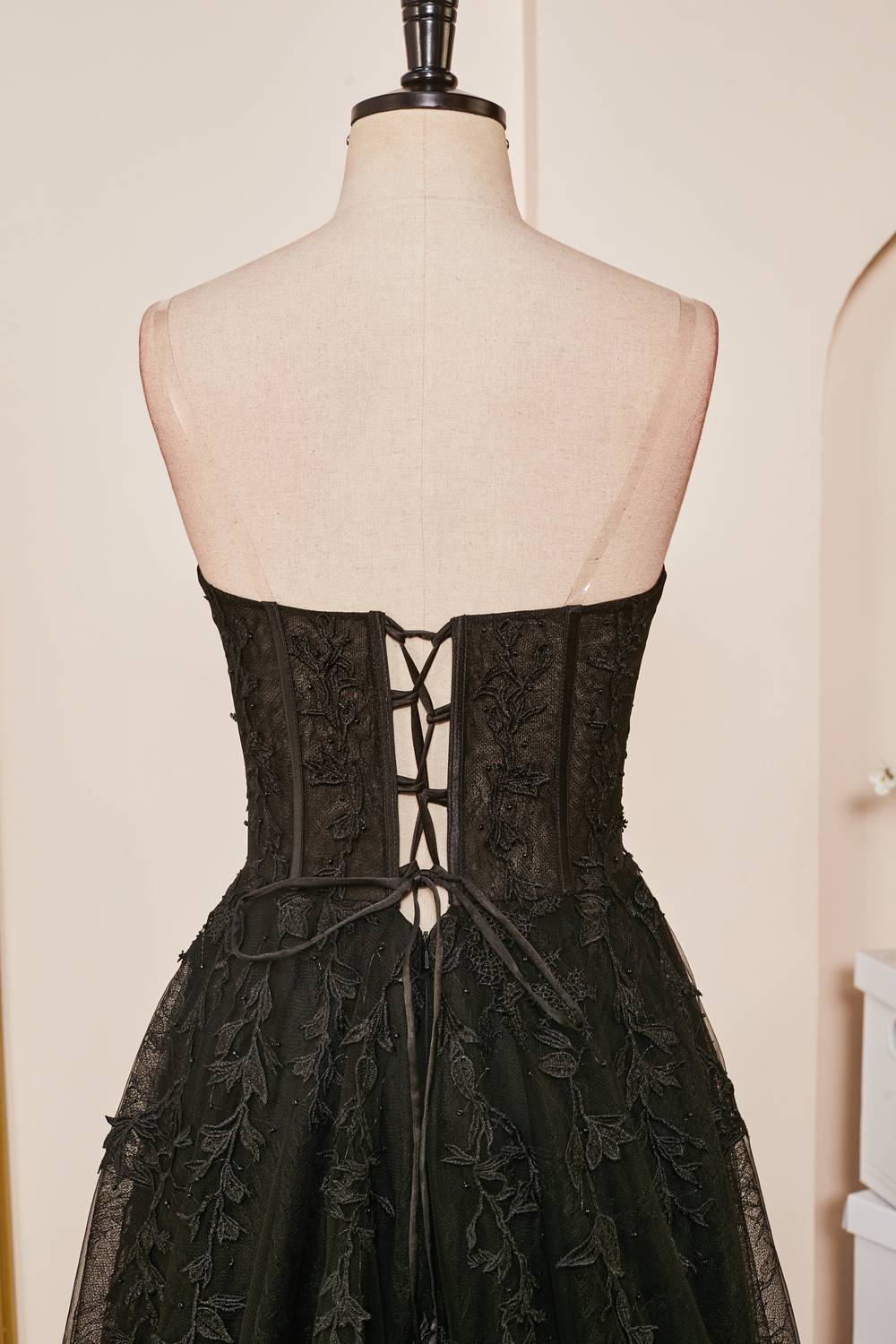 A-Line Sweetheart Black Corset Lace-Up Tulle Long Prom Dress with Appliques