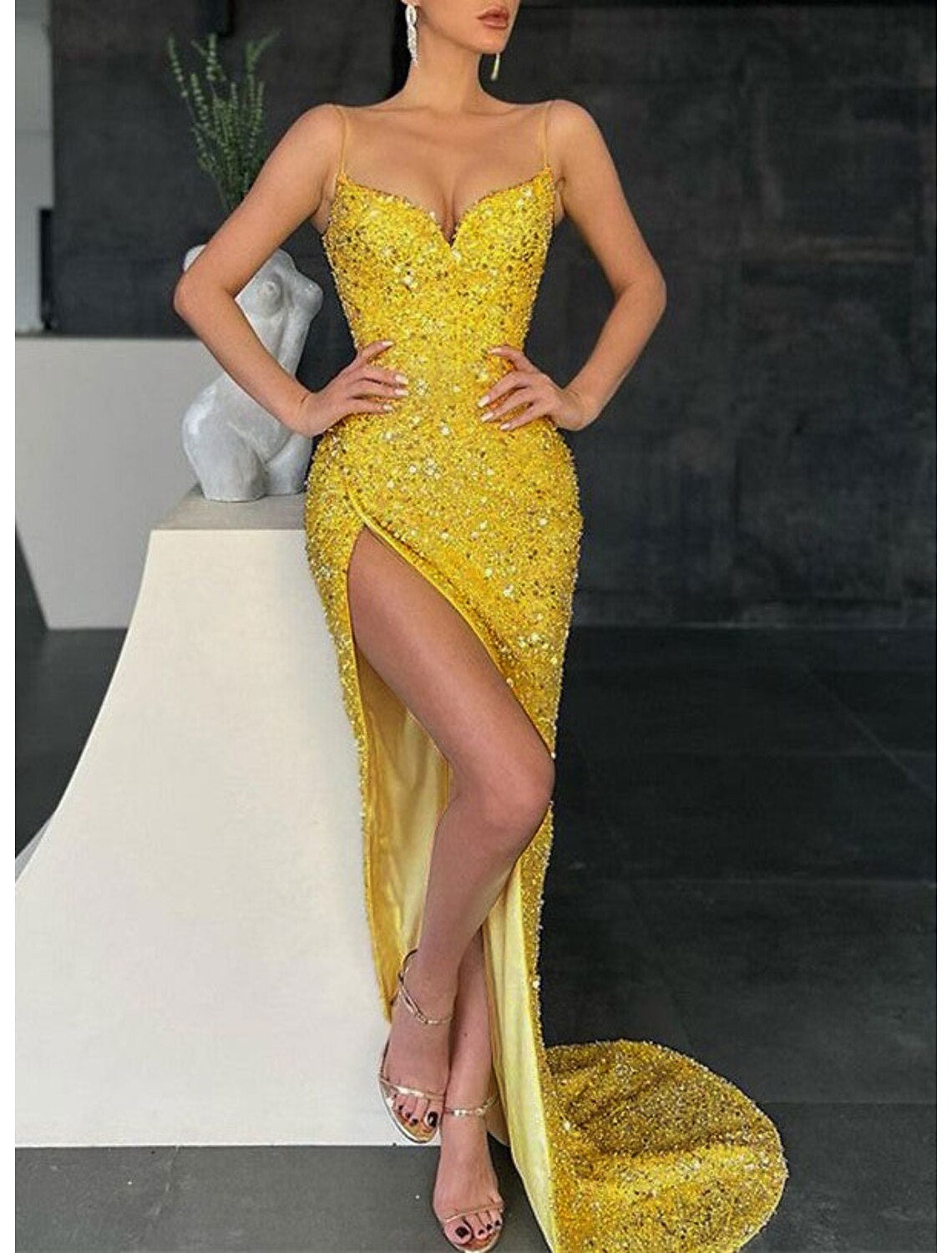 Mermaid / Trumpet Prom Dresses Sparkle & Shine Dress Sweep / Brush Train Sleeveless V Neck Sequined with Sequin Slit