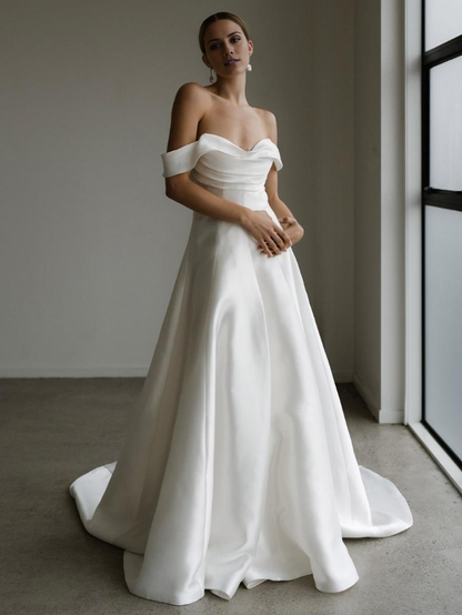 Vintage Wedding Dress Strapless Sleeveless Natural Waist Satin Bride Gown With Train Bridal Dress