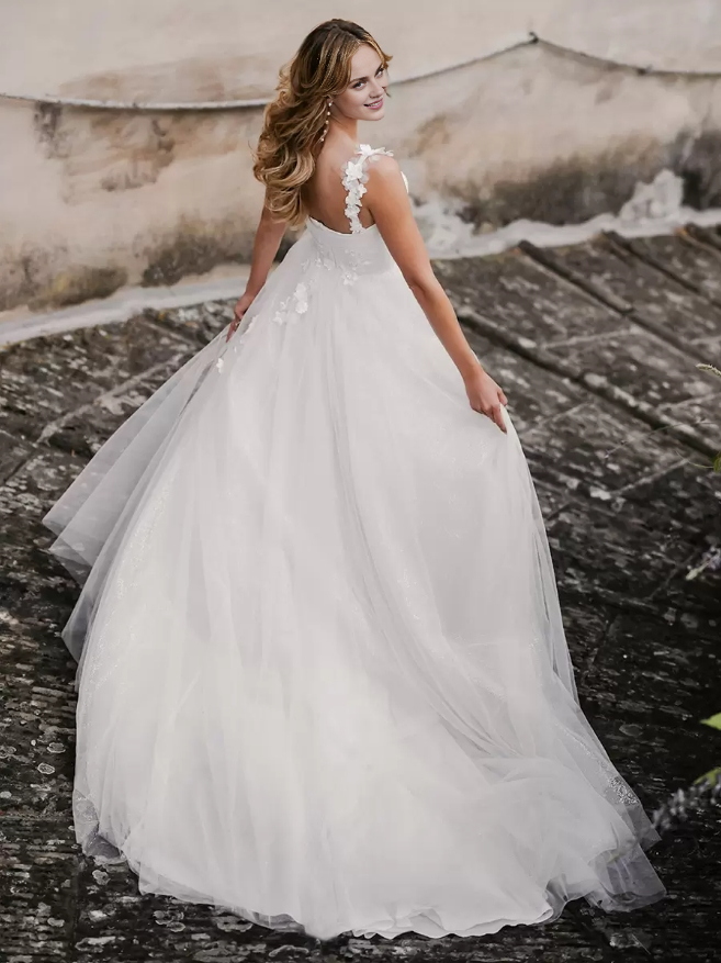 Lace Wedding Dress With Train A-Line Sleeveless Tulle Sweetheart Neck Bridal Gowns