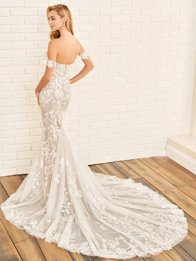 Lace Wedding Dress Court Train Mermaid Sleeveless Lace Sweetheart Neck Bridal Gowns