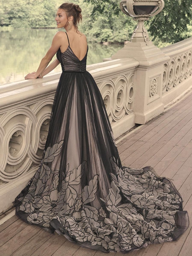 Black Wedding Dresses Lace A-Line V-neckline Sleeveless Spaghetti Straps With Train Bridal Dress/No Veil
