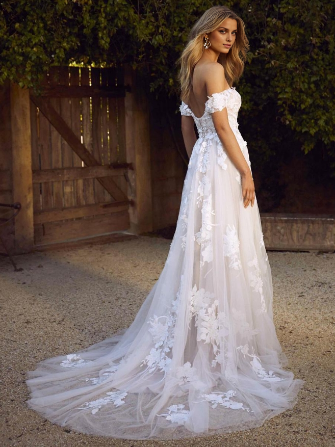 Ivory Lace A-Line Princess Wedding Dress Strapless Sleeveless Backless With Train Tulle Bridal Gowns