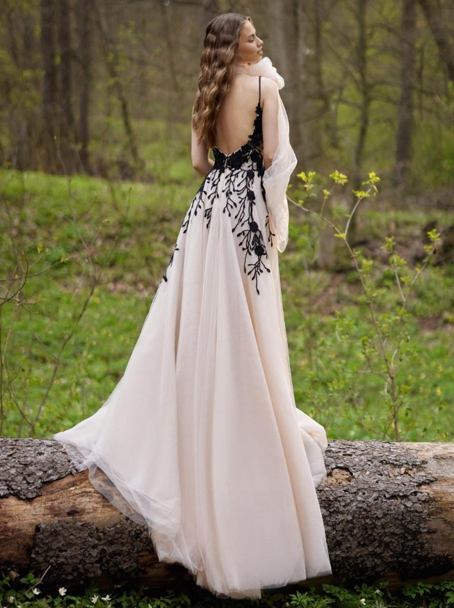A-Line Princess Wedding Dresses Lace A-Line Sleeveless Natural Waist Lace Sweep Bridal Dress