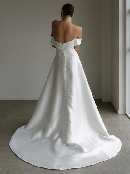 Vintage Wedding Dress Strapless Sleeveless Natural Waist Satin Bride Gown With Train Bridal Dress