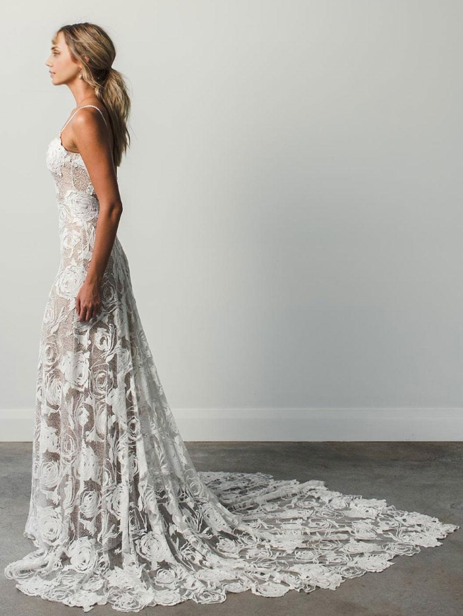 Wedding Gowns With Train Mermaid Sleeveless Lace V-Neck Bridal Gowns Court Train Dresses