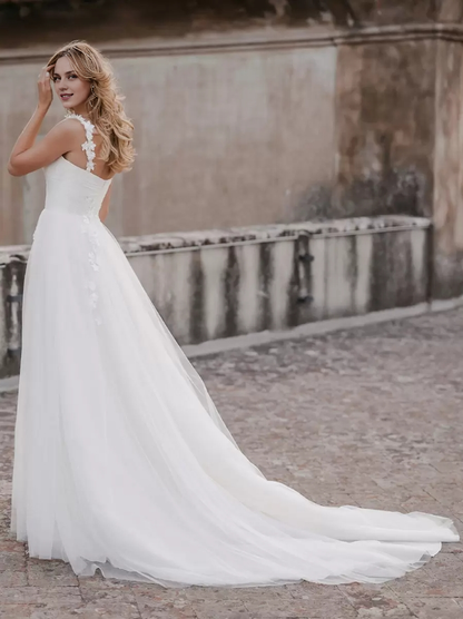 Lace Wedding Dress With Train A-Line Sleeveless Tulle Sweetheart Neck Bridal Gowns