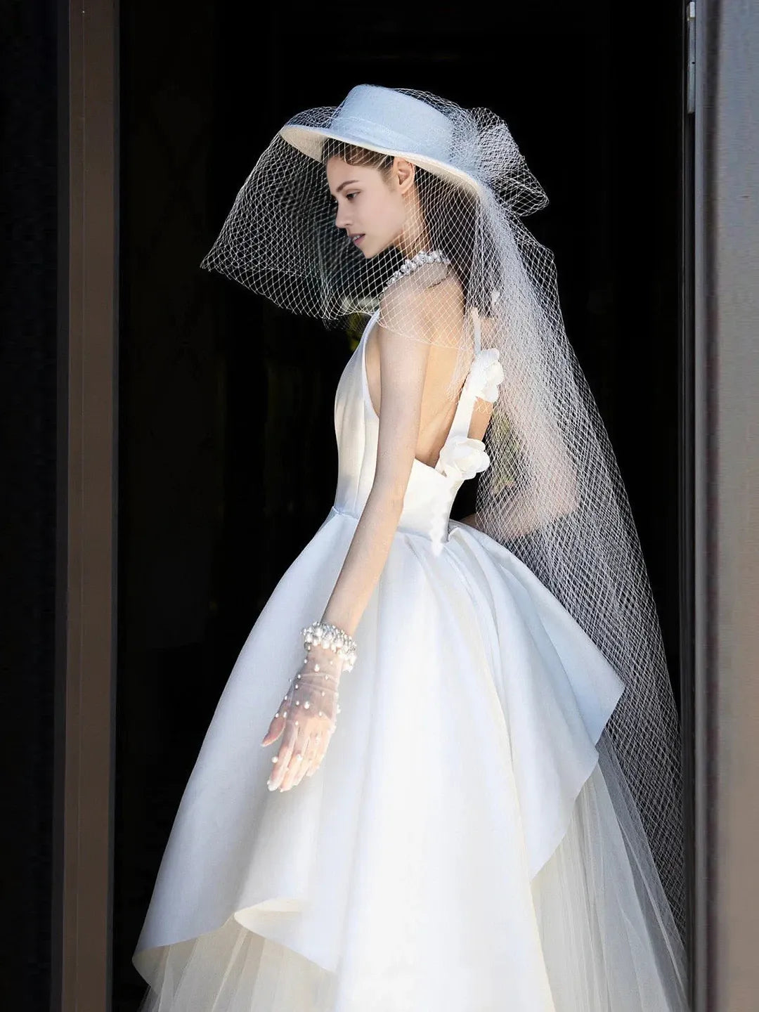 A-Line Princess Halter Sleeveless Floor-Length Wedding Dresses with Jewel Appliques & 3D Flowers