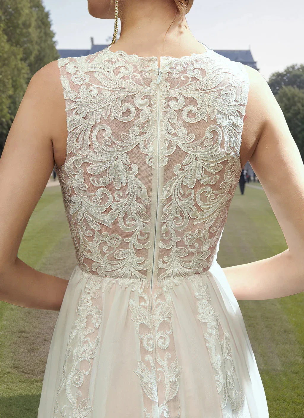 A-Line Princess Scoop Neck Sleeveless Floor-length Tulle Wedding Dress with Appliques & Lace