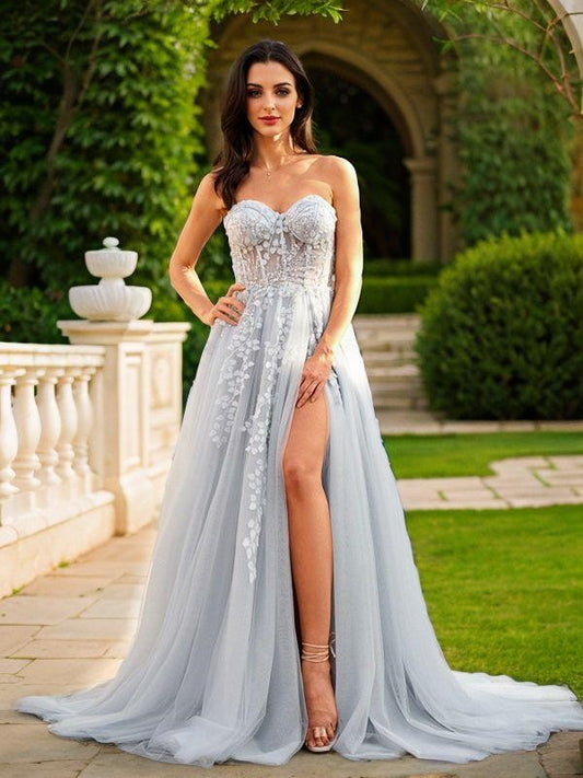 A-Line/Princess Tulle Applique Sweetheart Sleeveless Back Zip Court Train Dresses