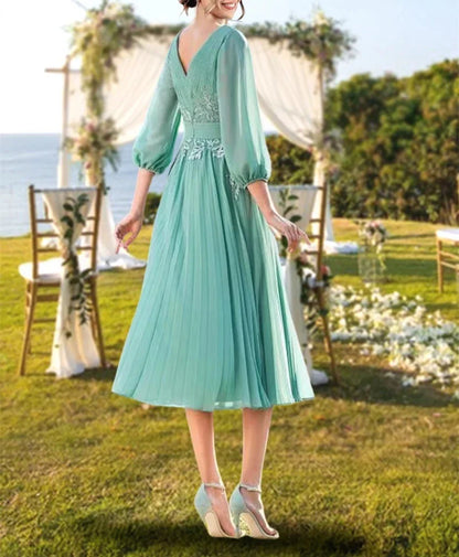 A-Line Princess V-Neck Knee-Length Mother Of The Bride Dresses With Lace Ruffle Embroidery