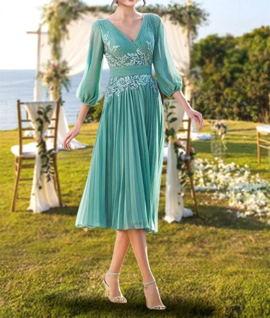 A-Line Princess V-Neck Knee-Length Mother Of The Bride Dresses With Lace Ruffle Embroidery